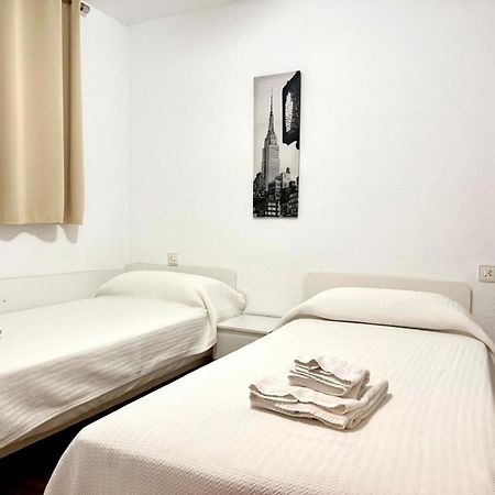 Apartamentos Amatista Салоу Екстериор снимка